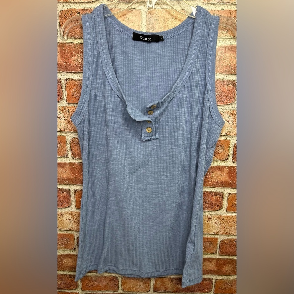 Sunbs ribbed tank with wood buttons size L